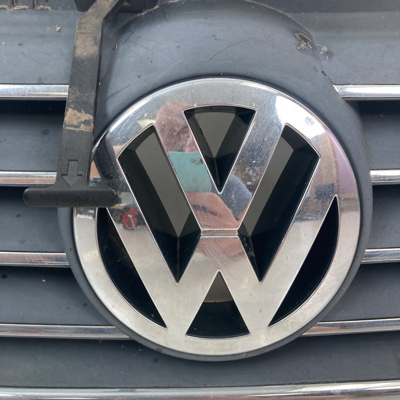 2001-2005 Volkswagen Passat Front Grille Assembly #5543M