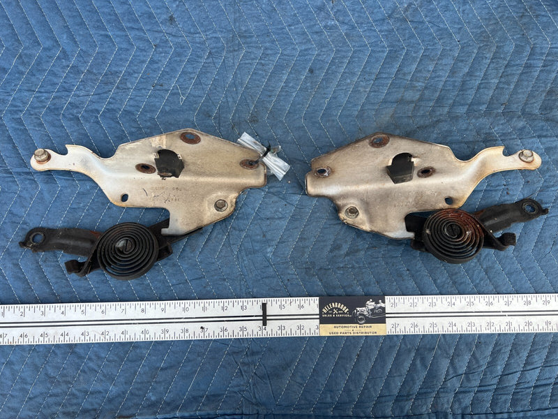 1999-2002 Chevy Silverado GM 15705112 Front Hood Spring Hinge Pair OEM #1844CN