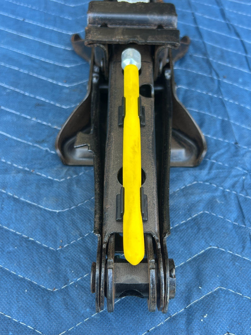 2006-2010 Pontiac G6 Emergency Spare Tire Scissor Jack Assembly OEM #20DU