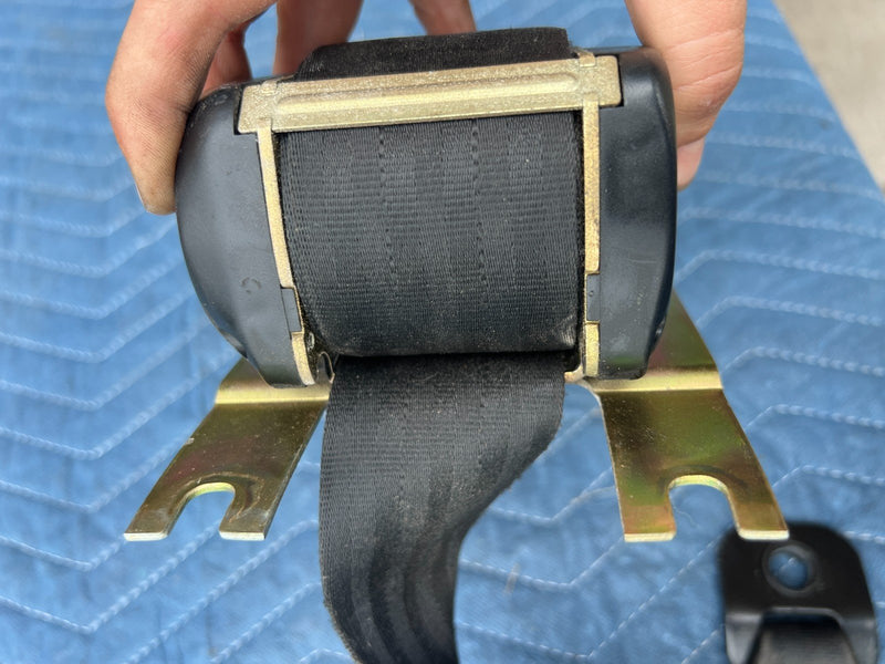 1986-1993 Volvo 240 245 Wagon Rear Passenger Seat Belt Retractor OEM #4049EM