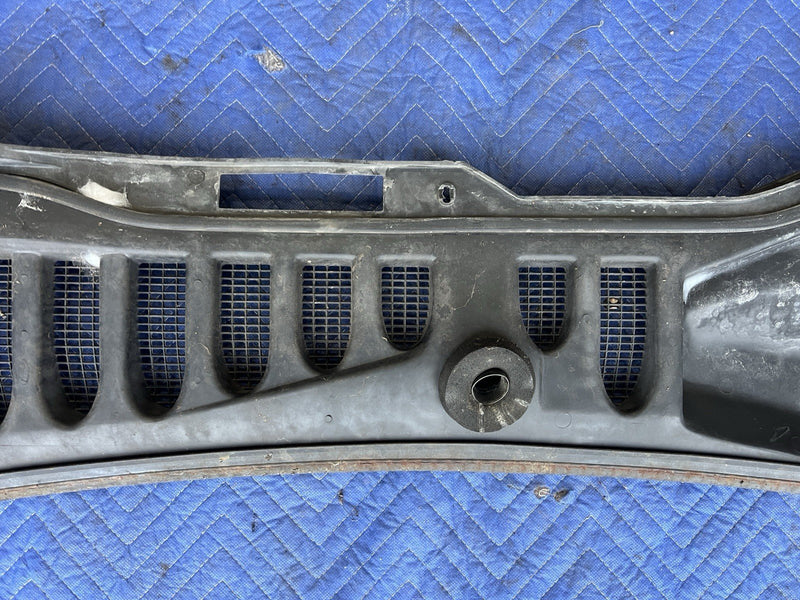 1993-1997 Volvo 850 850R Front Cowl Hood Wiper Motor Cover 9151644 OEM #4406E