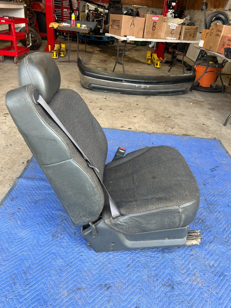 1999-2002 Chevy Silverado GM 1500 2500 Passenger Right RH Cloth Seat OEM #1854CN