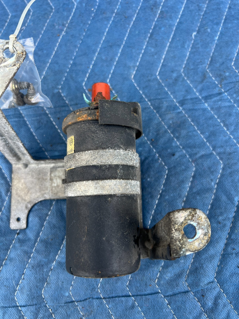 1986-1993 Volvo 240 244 Sedan Bosch Ignition Coil w/ Bracket 2.3L OEM #4225EM