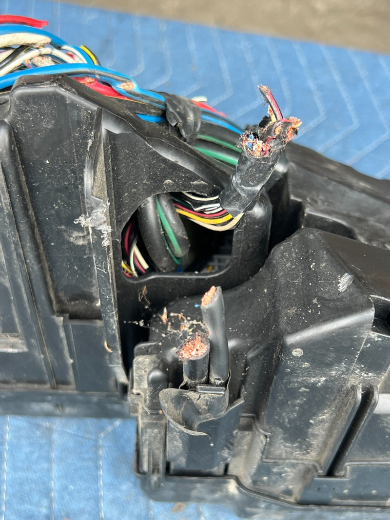 2002-2006 Toyota Camry Engine Fuse Relay Junction Module Box Assembly OEM #128DU