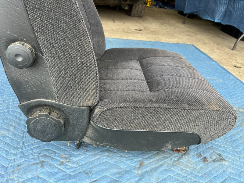 1986-1993 Volvo 240 244 Front Passenger Right Seat Gray Cloth *NICE* OE #4405EM