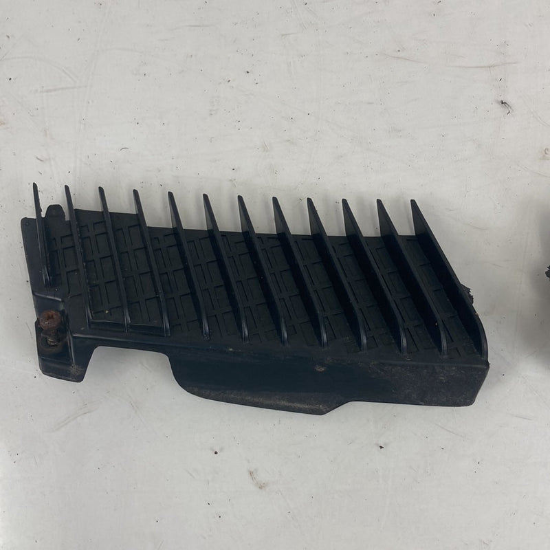 1995-1998 Chevrolet Silverado 2500 GMT400 Cowl End Trim 15969624 15969623