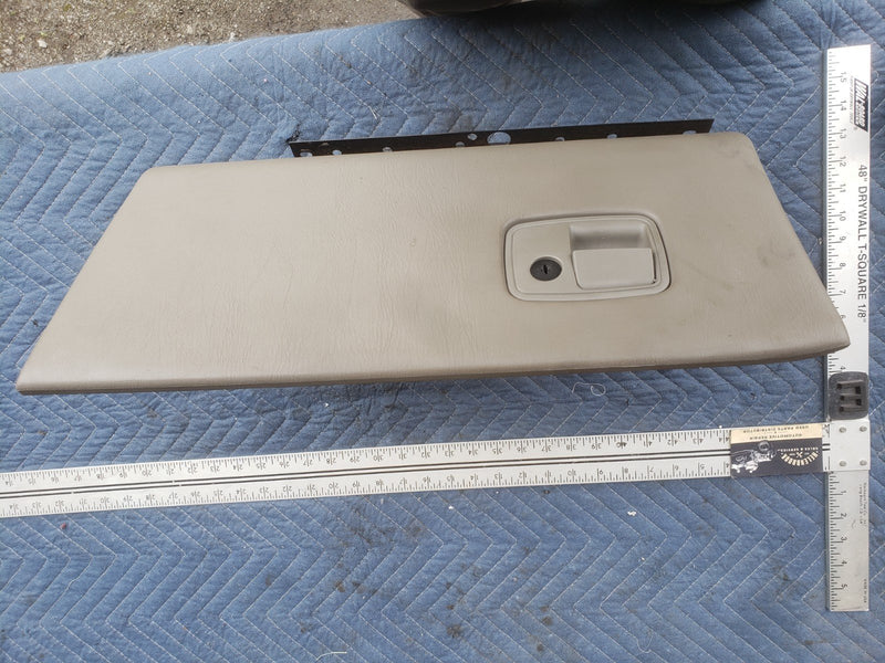 2000-2005 Chevy Impala Glove Box Compartment Door Assembly 10326855 OEM #2164CN