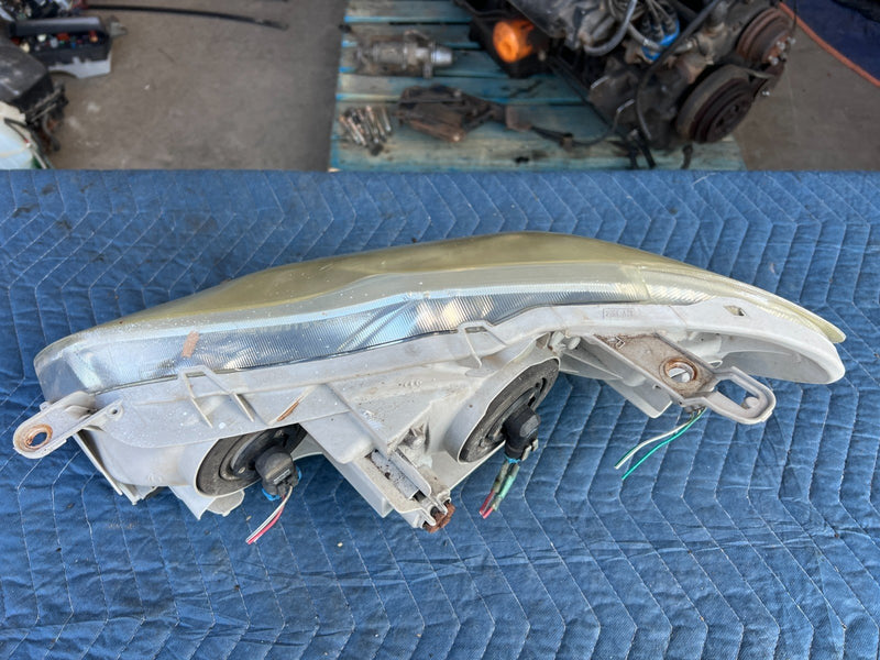 2003-2008 Toyota Corolla Passenger Right Headlight Lamp Assembly OEM #3324EM
