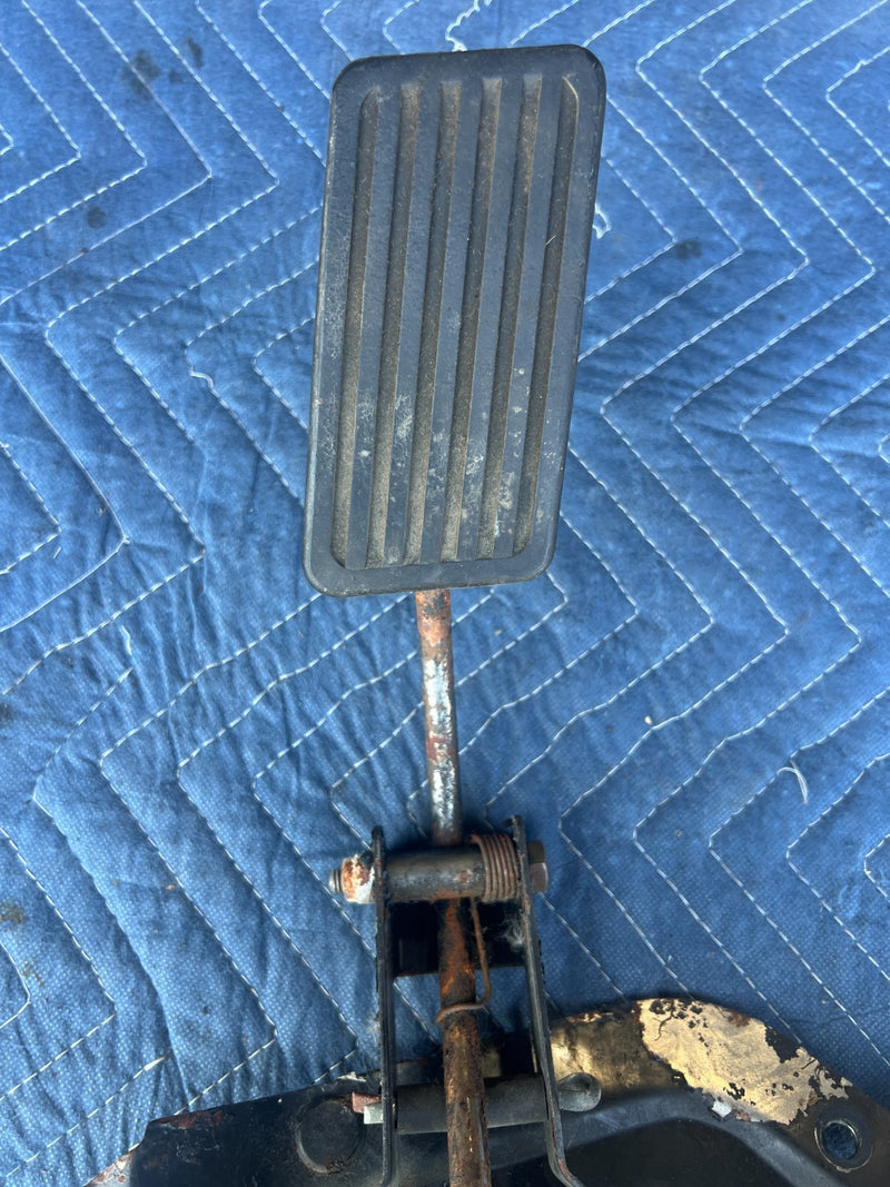 1967-1974 Volvo 140 142 144 145 Gas Pedal Accelerator Assembly OEM #4921EM