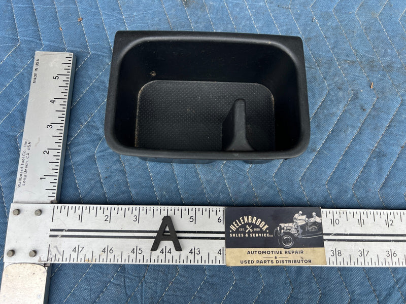 2002-2006 Toyota Camry  Center Console Cupholder Coin Storage OEM  #76DU