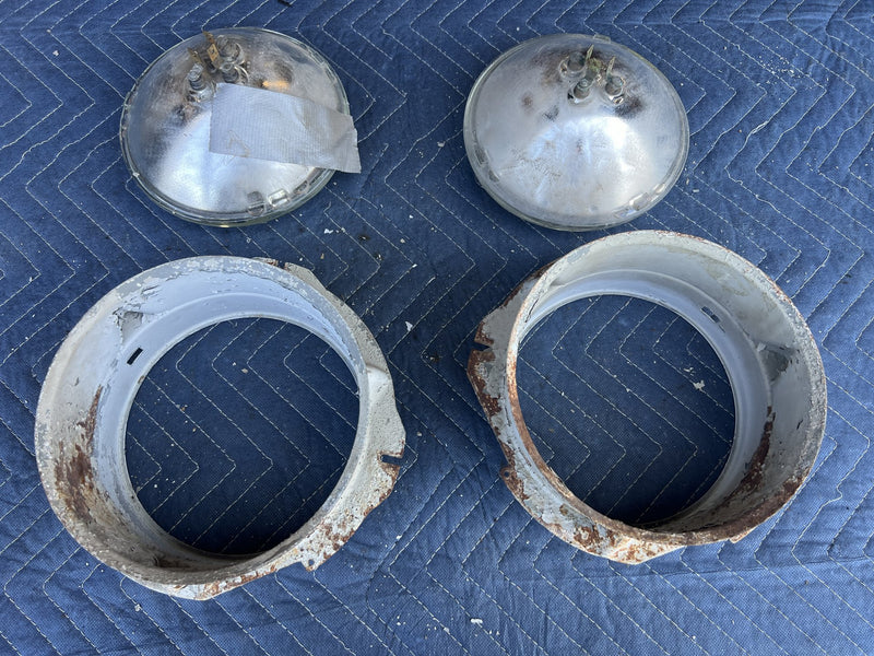 1973 Volvo 140 142 - Headlight Set PN: 686437