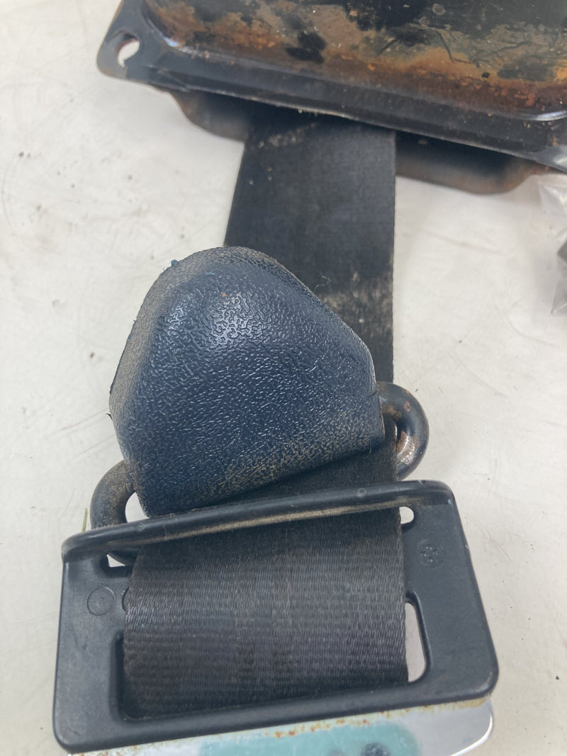 1981-1985 Volvo 240 245 Seat Belt Front Left 1313427 1210574 OEM
