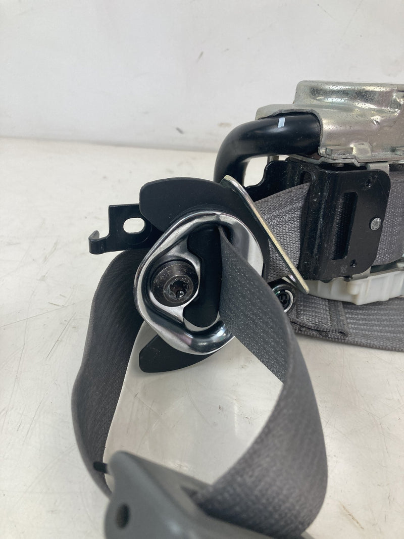 2014-2018 Chevrolet Silverado GMT900 Seat Belt Front Right 84846426 OEM #5617M