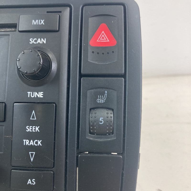 2001-2005 Volkswagen Passat Radio AM FM CD Headunit OEM #5497M