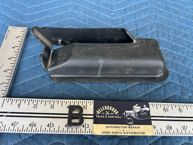 1999-2007 Chevy Silverado Seat Mounting Hinge Cover Panel 15763286 OEM #1561CN