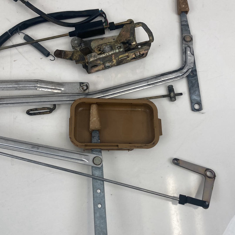 1986-1993 Volvo 240 244 Door Handle Linkage Latch Assembly 4 68254 OEM #4882M