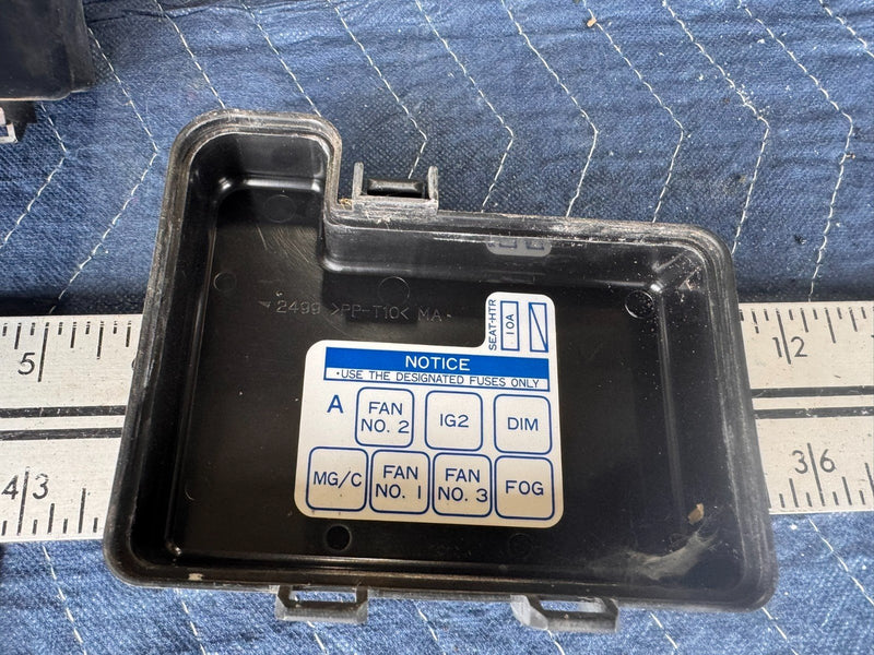 1998-2000 Toyota RAV4 Relay Junction Box Engine Bay w/Cover OEM #2288CN
