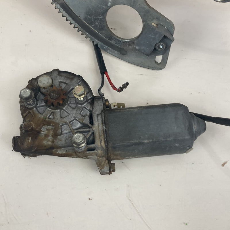 1986-1993 Volvo 240 244 Window Regulator Driver Front Bosch 1315021 OEM #4876M