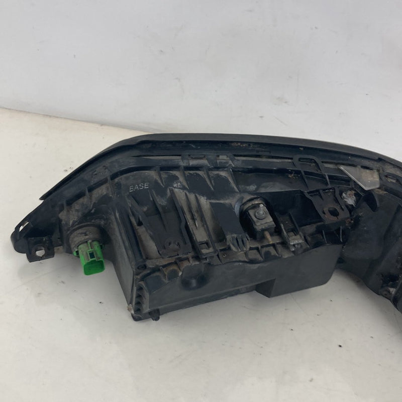 2002-2005 Lincoln Town Car Signature Headlight Assembly Right OEM #5143M