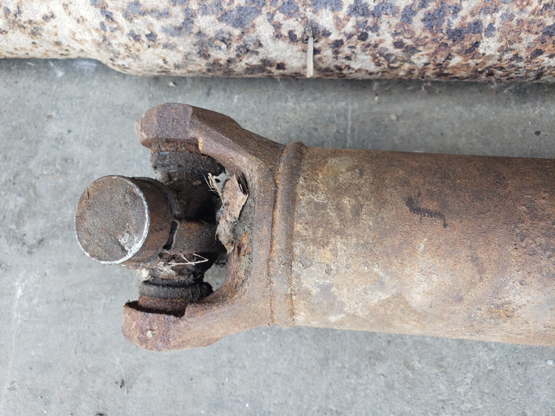 1996-1999 Chevy GMC GM 1500 Front & Rear Driveshaft Manual Trans 5.7 #1252CN