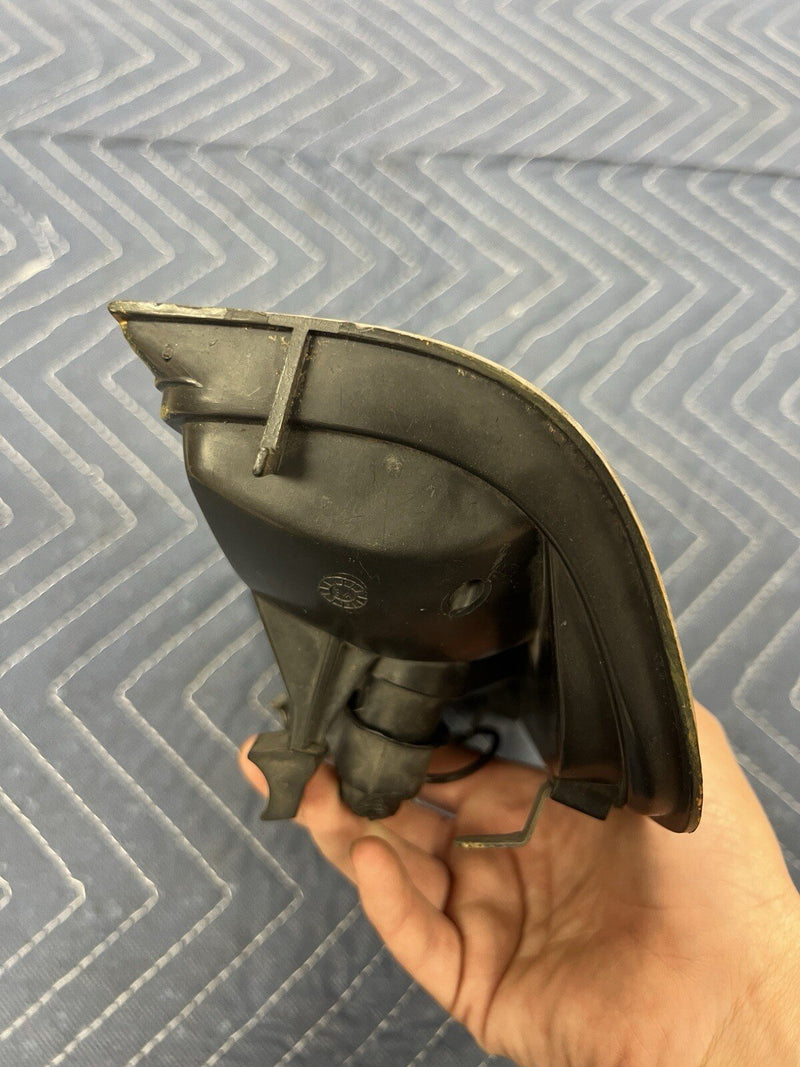 1975-1980 Volvo 240 Driver Side Left Front Turn Signal Flat Hood 3 Screw #3901E