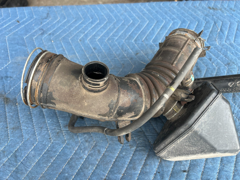 2002-2006  Toyota Camry Engine Intake Duct Tube Hose 17894-28020 OEM #126DU