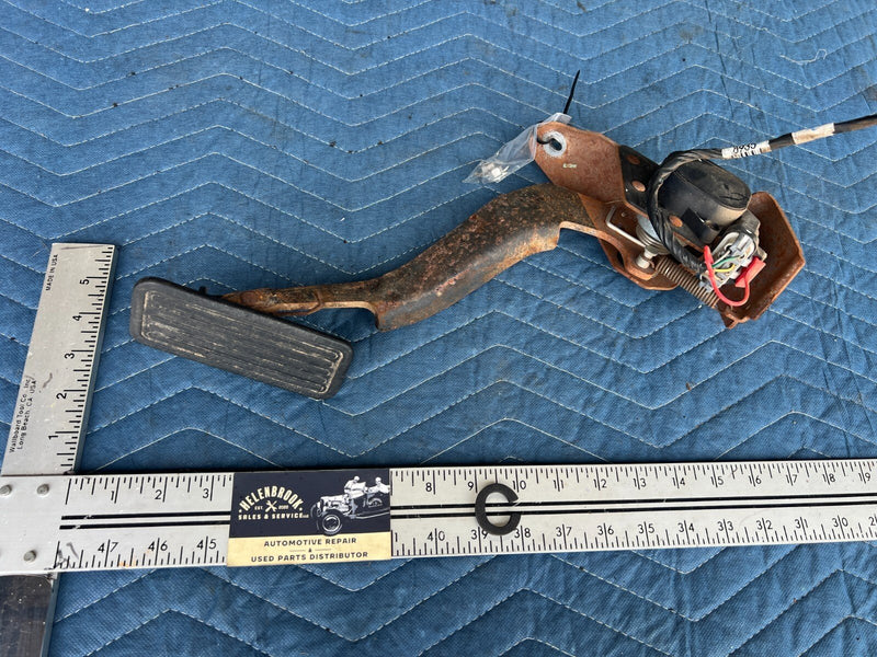1999-2007 Chevy Silverado Gas Pedal Lever Pad Accelerator Assembly OEM #1564CN
