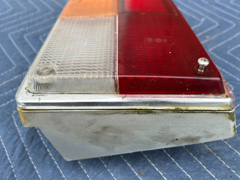 1967-1974 Volvo 140 142 144 145 Passenger Right Tail Light Assembly OEM #4875EM