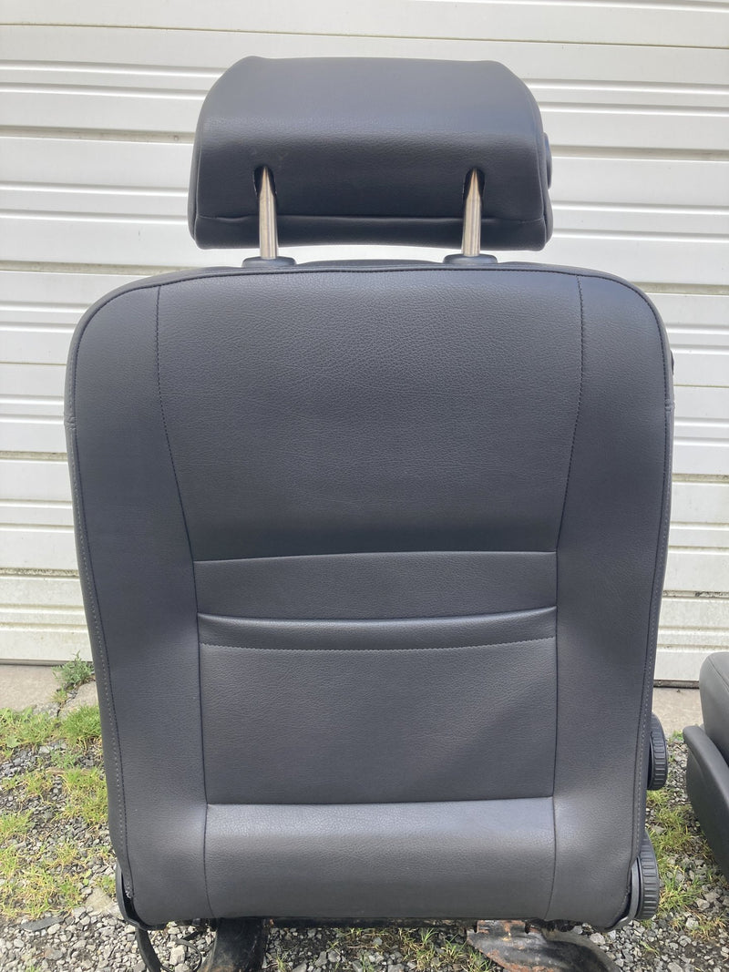 2001-2005 Volkswagen Passat Seat Front Pair Left Right Black OEM #5530M