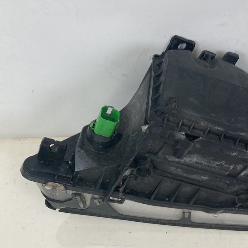 2002-2005 Lincoln Town Car Signature Headlight Assembly Right OEM #5143M