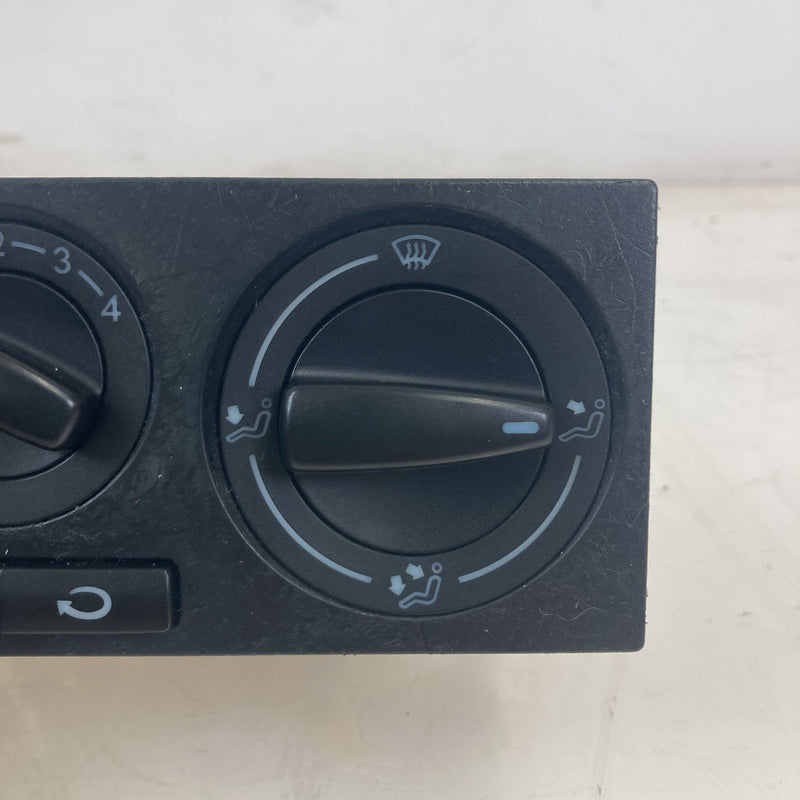 2001-2005 Volkswagen Passat HVAC Climate Control Switch OEM #5493M