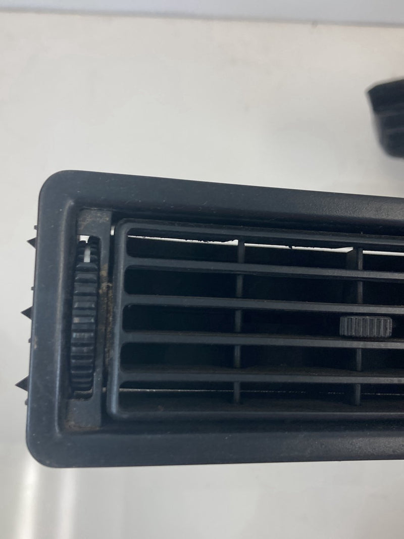 1992 Volvo 940 944 - Dash Vent PN: 9407692 9407691