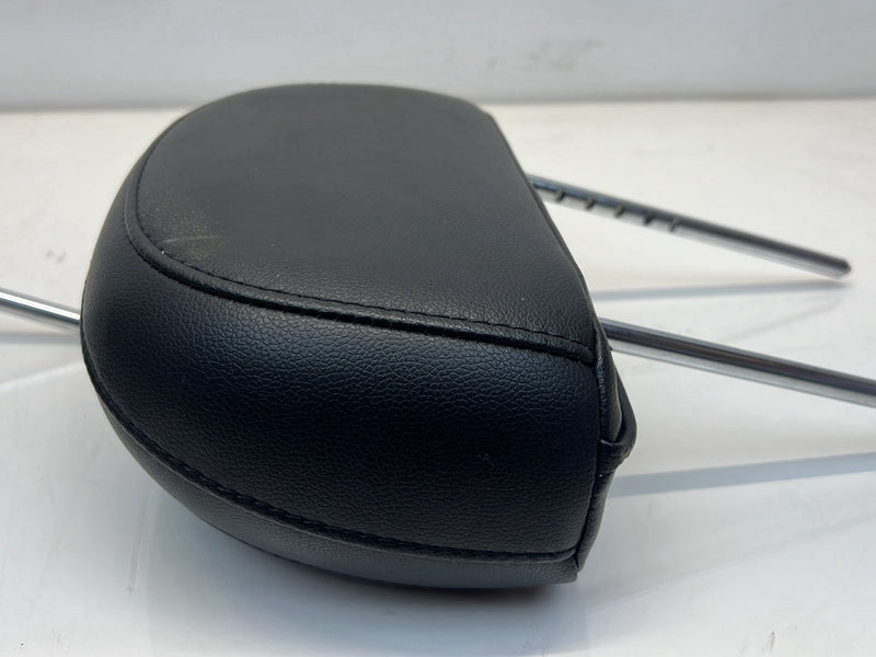 2012 Chevrolet Captiva Sport - Headrest