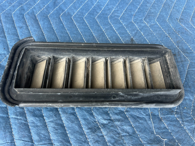 1999-2002 Chevy Silverado GM 1500 2500 Cabin Air Relief Vent Pair OEM #1748CN