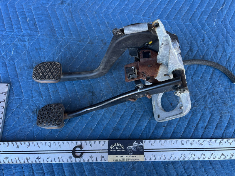 2000-2005 BMW 330xi 325xi E46 Clutch & Brake Pedal Box Manual Trans OEM #4819EM