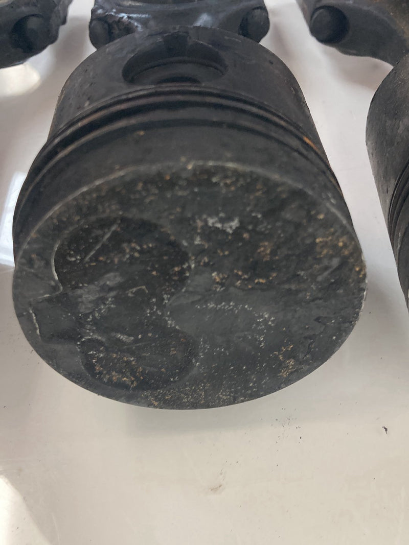 1980 Volvo 244 - Piston
