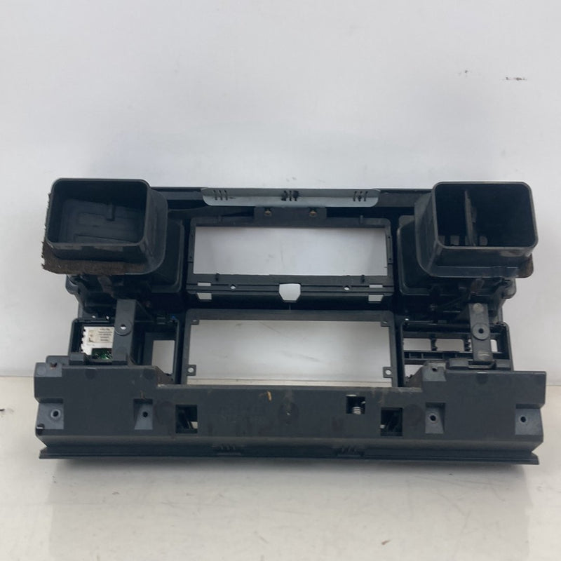 1999-2004 Land Rover Discovery II L550 Dash Trim Vent set Center OEM #5066M