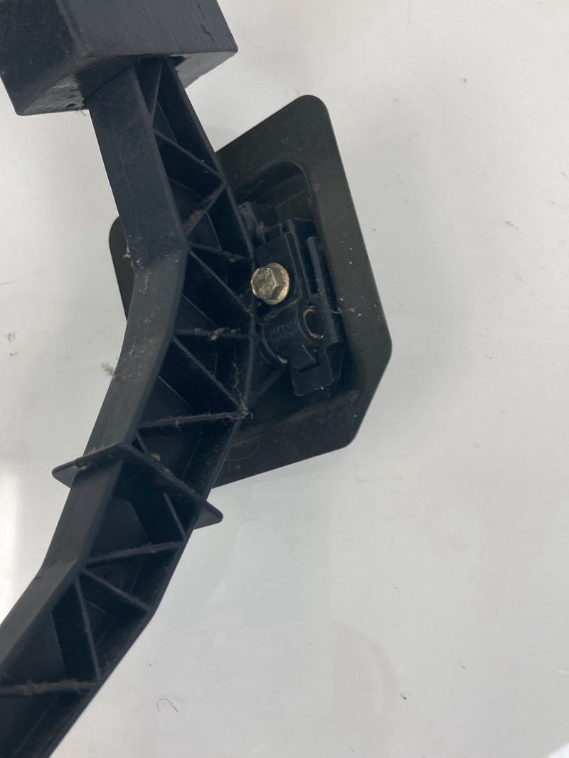 1992 Volvo 940 944 - Gas Pedal PN: 1330443