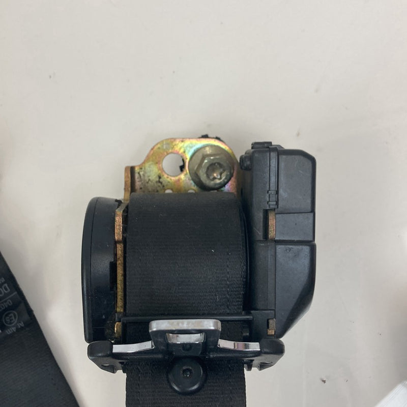 1992 Volvo 940 944 - Rear Seat Belt Buckle Set PN: 3518666