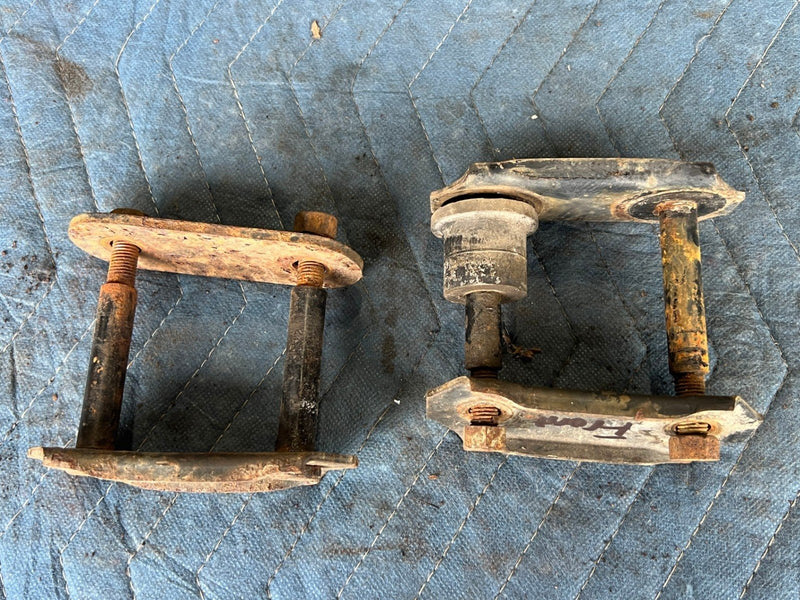 1985-1988 Suzuki Samurai SJ413 Leaf Spring Shackles Front Rear 41461-77300 OEM