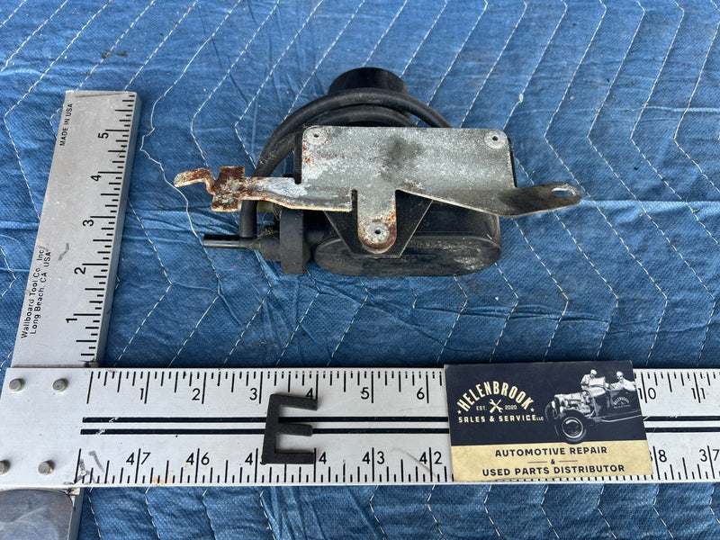 1992-1995 Volvo 940 740 Cruise Control Vacuum Pump 1273226 Hella OEM #3236EM