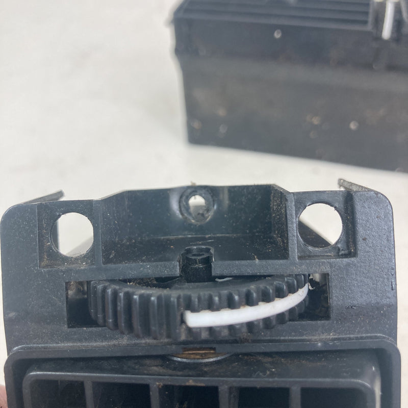 1981-1985 Volvo 240 245 Dash Vent Set LH RH 1259088 OEM