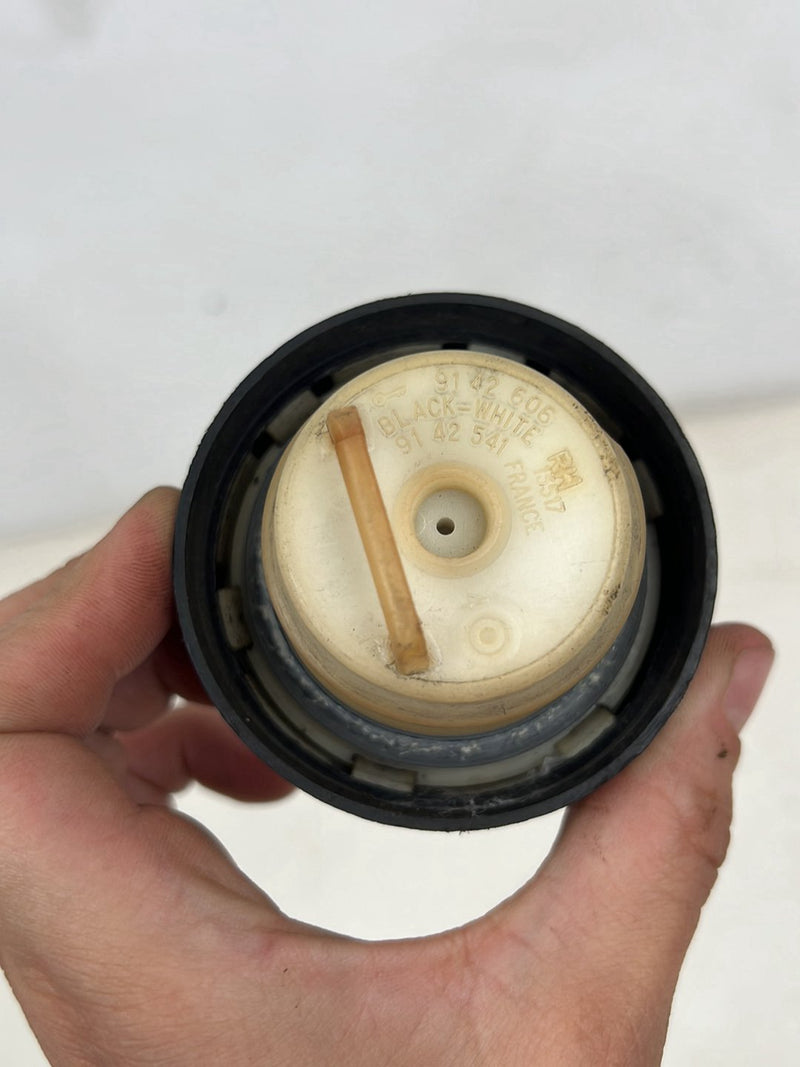 1993-1997 Volvo 850 Fuel Tank Gas Cap 9142606 Black OEM