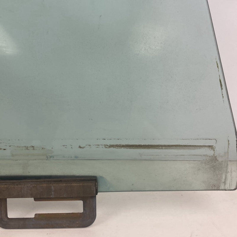 1975-1980 Volvo 244 Rear Left LH Window Glass 77202001 OEM #4896M