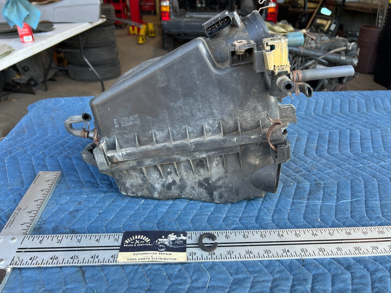 2003-2008 Toyota Corolla Air Cleaner Filter Box Intake Housing OEM #3360EM