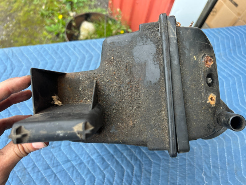 1986-1993 Volvo 240 244 245 2.3L B230F Air Cleaner Assembly 1266791 OEM #4073EM