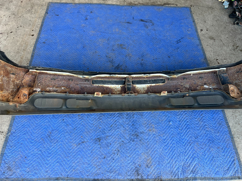 1999-2002 Chevy Silverado GM 1500 2500 Front Bumper w/ Chrome Trim OEM #1856CN