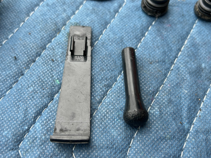 1986-1993 Volvo 240 244 245 Front Right Crank & Door Card Hardware OEM #4079EM