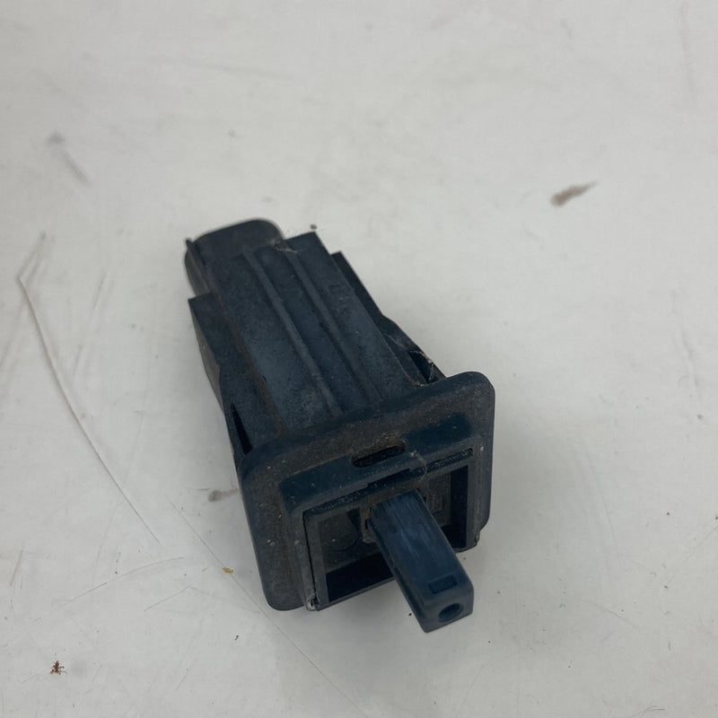 1999-2004 Land Rover Discovery II L550 Glove Box Light Switch Button OEM #5062M
