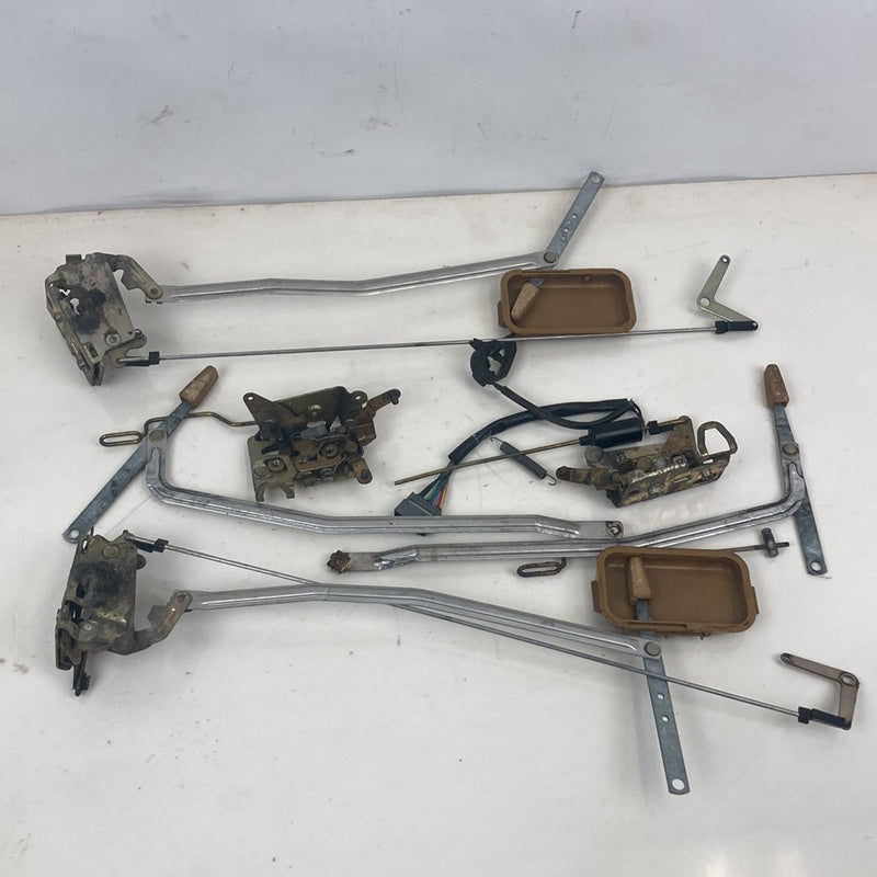 1986-1993 Volvo 240 244 Door Handle Linkage Latch Assembly 4 68254 OEM #4882M